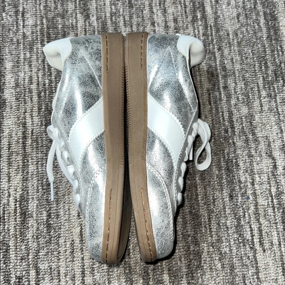 Universal Thread - Women's Spencer Fashion Sneakers Silver Size 6